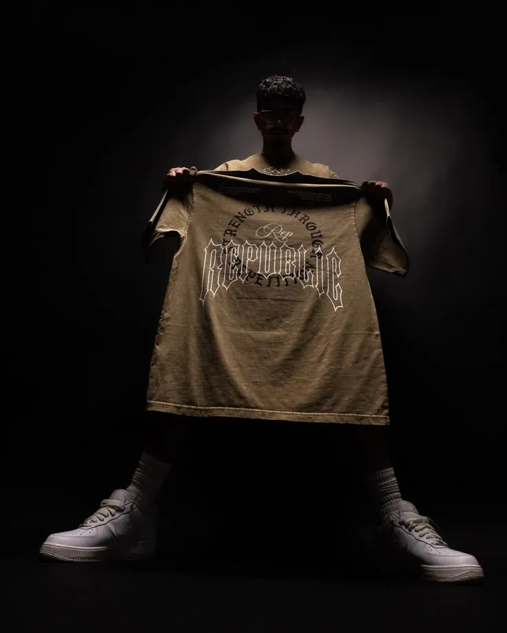 Одежда на модели: луч света и показ вещи