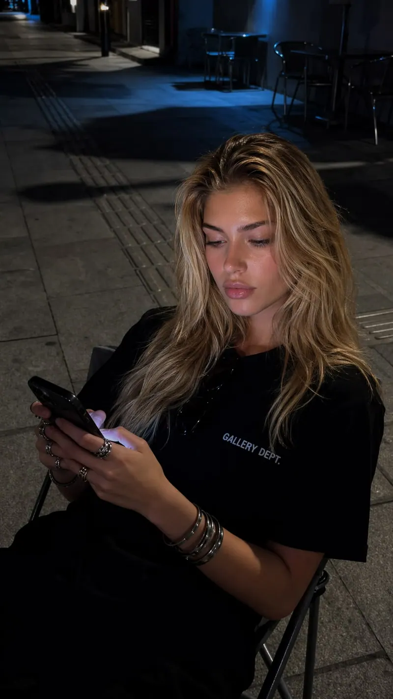 A walk with a phone at night — women's portrait
